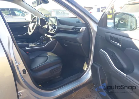 2022 Toyota Highlander Xle z USA, uszkodzony, nr VIN 5TDGZRBH9NS582955